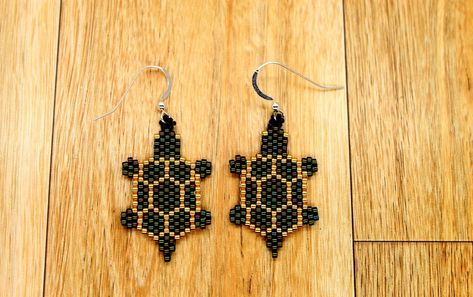 Beaded turtle pattern