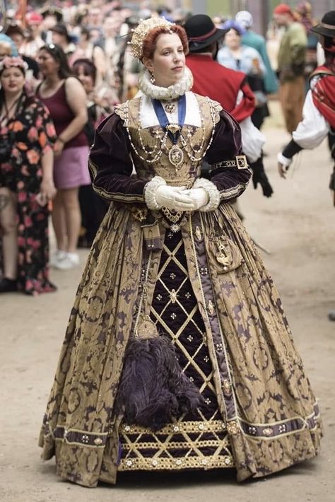 Elizabethan Fashion Peasant, Tudor Fashion Aesthetic, 1600s Fashion, Elizabethan Gown, Elizabethan Clothing, Elizabethan Dress, Elizabethan Costume, Elizabethan Fashion, 16th Century Fashion