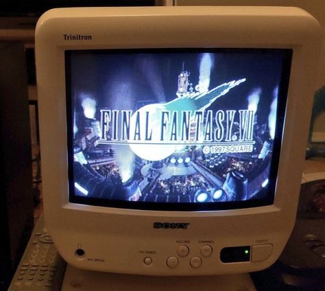 Cloud Strife Meme, Ff7 Aesthetic, Cloud Strife Icon, Final Fantasy Cloud Strife, Final Fantasy Cloud, Final Fantasy Collection, Retro Gadgets, Cloud Strife, Fantasy Aesthetic