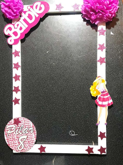 Marco para fotos de Barbie Barbie Birthday Party, Photo Booth Frame, Barbie Birthday, Baby Birthday, Photo Frames, Photo Booth, Favorite Color, Cake Toppers, Photo Frame