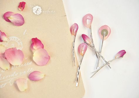 hair pins with real rose petals Real Rose Petals, Hand Painted Necklace, Epoxy Resin Diy, Real Rose, Resin Jewelry Making, Paper Craft Diy Projects, Epoxy Resin Crafts, Pressed Flower Art, Diy Resin Art