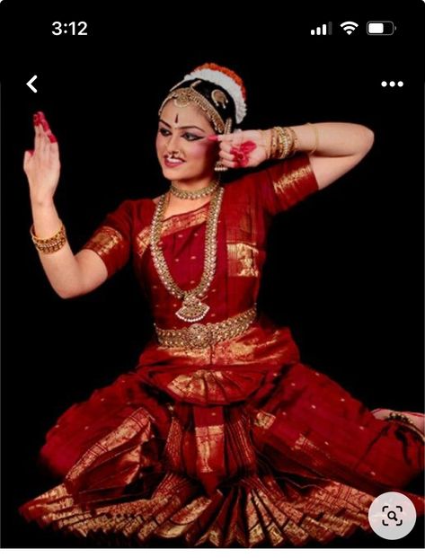 Kuchipudi Poses, Kuchipudi Dress, Bharatnatyam Costume, Bharatanatyam Costumes, Bharatanatyam Costume, Bharatanatyam Dancer, Indian Classical Dancer, Dancing Poses, Bharatanatyam Poses