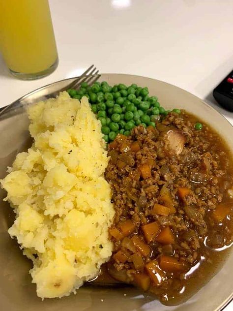 Mince And Tatties, Scottish Food, Vegan Beef, Pork Bacon, Vegan Asian, Brown Sauce, Balsamic Glaze, Vegetarian Recipes Easy, Red Lentil