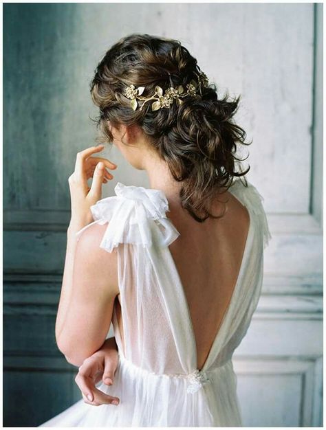 Summer Wedding Makeup, Amazing Wedding Makeup, Beautiful Wedding Makeup, Grecian Wedding, Summer Wedding Hairstyles, Gold Hair Piece, Best Wedding Makeup, Simple Wedding Hairstyles, Best Wedding Hairstyles