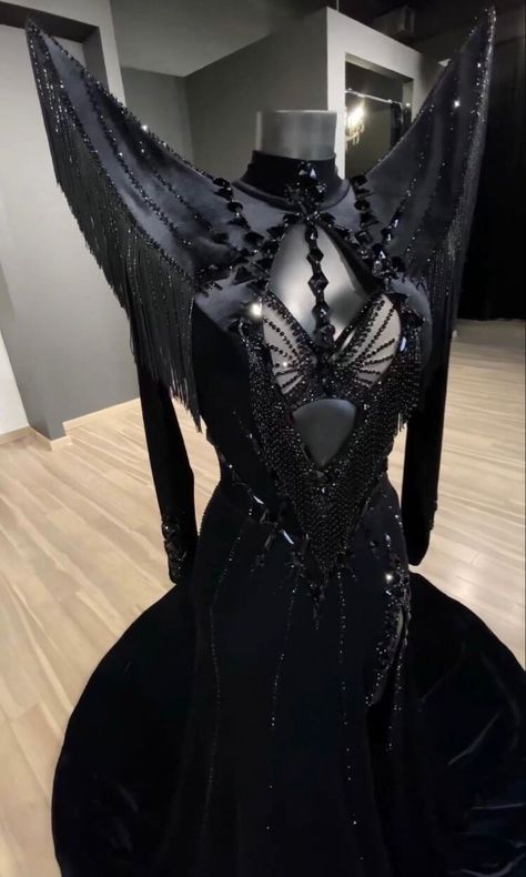 Vintage Thierry Mugler, Stage Costume, Thierry Mugler, Alternative Outfits, Fashion Black, Fantasy Fashion, Art Clothes, Looks Vintage, Facebook Page