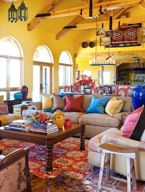 We've always loved Mexican and Spanish architecture and interior design styles. All those colors! See our favorite Mexican decor styles. Mexican Style Decor, Mexican Interior Design, Mexican Interiors, Fresh Living Room, Deco Boheme Chic, Interior Design Minimalist, Colorful Interior Design, Mexican Home Decor, Lots Of Windows