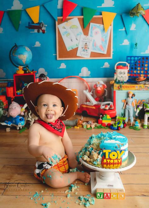 Sesame Street Birthday Party Ideas Food, Toy Story Birthday Cake, Newborn Cake, Boy Cake Smash, Cake Smash Theme, Baby Birthday Photoshoot, 1st Birthday Girl Decorations, Toy Story Theme, Smash Cake Boy