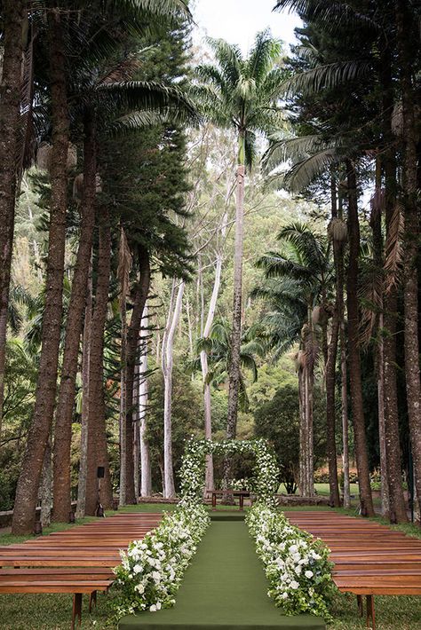 Brazil Wedding, Outdoor Wedding Decorations, Wedding Stage, Wedding Aisle, Wedding Ceremony Decorations, Outdoor Wedding Venues, Ceremony Decorations, Outdoor Ceremony, Green Wedding