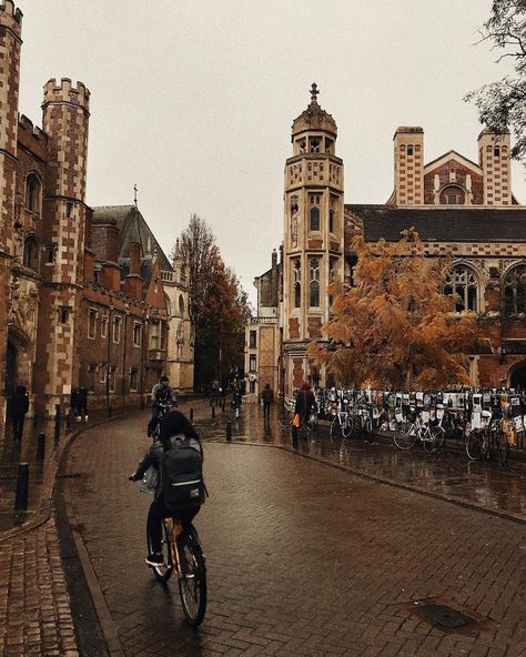 Polly Florence, Joy Instagram, Dark Acadamia, Academia Aesthetics, Dark Castle, Autumn Colours, Beautiful Streets, Structure Architecture, Dark Academia Aesthetic