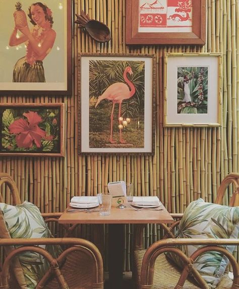 Tiki Bar Wallpaper, Classy Tiki Bar, Tiki Interior Design, Tropical Bathroom Decor Ideas, Vintage Tiki Aesthetic, Tiki Home Decor, Tiki Nursery, Tiki Aesthetic, Tiki Bathroom