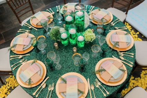 Emerald City Theme, Emerald City Party, Wizard Of Oz Decor, Gala Themes, Gala Ideas, Reception Tablescapes, Emerald Green Weddings, Diy Xmas Gifts, Emerald Wedding