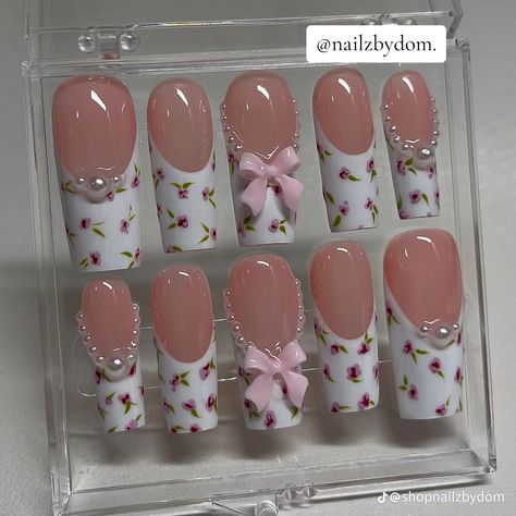 Corset Nails, Flower Press On Nails, French Press On Nails, Business Nails, Fake Nails Designs, 2024 Nails, Flower Press, Cute Simple Nails, Girly Acrylic Nails