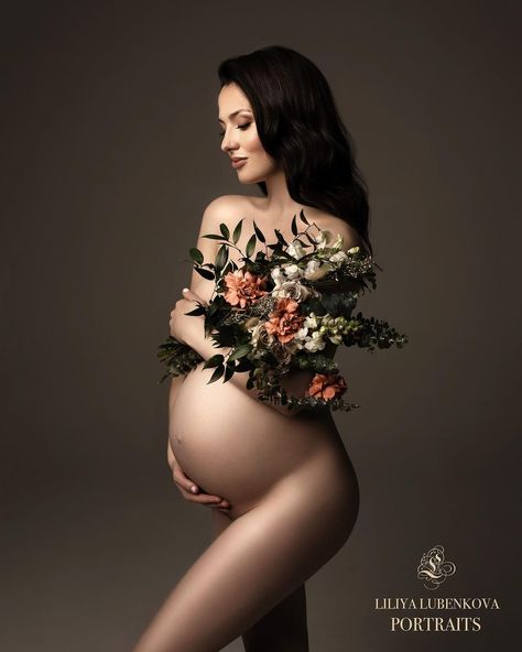 𝐋𝐈𝐋𝐈𝐘𝐀 𝐋𝐔𝐁𝐄𝐍𝐊𝐎𝐕𝐀 𝐏𝐎𝐑𝐓𝐑𝐀𝐈𝐓𝐒 on Instagram: “Maternity photoshoot for Annika ✨ Hair and make up by @tarahkostenkomakeup Photo @liliyaportraits Flowers @balconifloral Light @profotousa…” Maternity Studio Photoshoot, Maternity Photography Poses Pregnancy Pics, Maternity Studio, Flower Photoshoot, Baby Boy Photography, Maternity Photography Poses, Pregnant Couple, Maternity Poses, Stylish Maternity