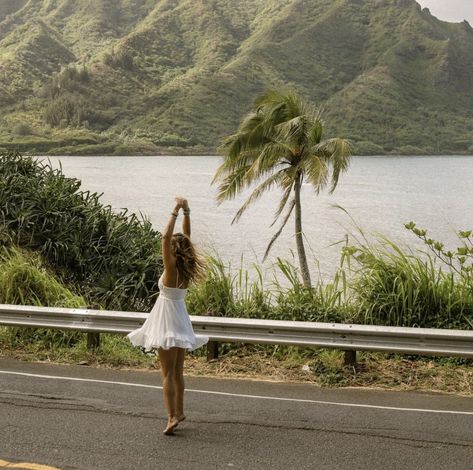 Girly Beach Photos, Senior Picture Ideas Hawaii, Beachy Photo Shoot, Happy Woman Aesthetic, Senior Pictures Hawaii, Vanessa Core, Summer In Hawaii, Michigan Pictures, August Vibes