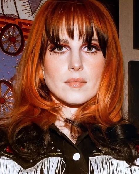 Hayley Williams Aesthetic, Hayley Williams Eyes, Hayley Williams Hair 2024, Hayley Williams Bangs, Hayley Williams Drawing, Hayley Williams Fringe, Hayley Williams Decode Hair, Hair Mood Board, Hayley Williams Pink And Orange Hair