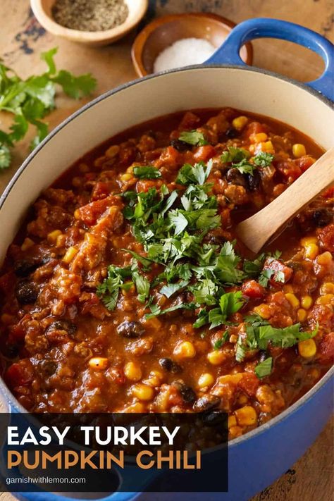 Smoky and packed with flavor, this Easy Turkey Pumpkin Chili is a great updated chili recipe for your fall and winter parties! It can be made on the stove top or the slow cooker, making it a great option for your next football party! Ground Turkey Chili Recipe, Easy Turkey Chili, Ground Turkey Chili, Turkey Pumpkin Chili, Pumpkin Chili Recipe, Slow Cooker Breakfast, Chili Recipe Turkey, Turkey Pumpkin, Pumpkin Chili