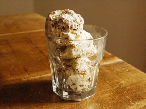 Cottage Bread, Ice Cream Facts, Bread Ice Cream, Ice Cream Recipes Machine, Butter Pecan Ice Cream, Lavender Ice Cream, Pudding Ice Cream, Pecan Ice Cream, Frozen Snack