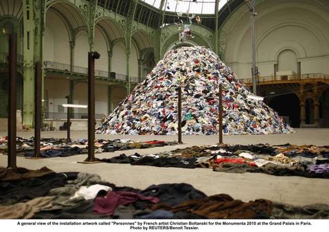 Cristhian Boltansky. "Personnes". 2010. Christian Boltanski, Grand Palais Paris, Ghost In The Machine, Avant Garde Art, Conceptual Artist, Grand Central Station, Hiding Places, Grand Palais, French Artists