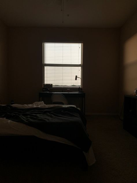 Dark Minimalist Room Aesthetic, Room Aesthetic Dark, Bedroom Aesthetic Dark, Black Bedroom Aesthetic, 90s Bedroom, Minimal Bedroom, Black Bedroom, Apartment Aesthetic, Minimalist Room