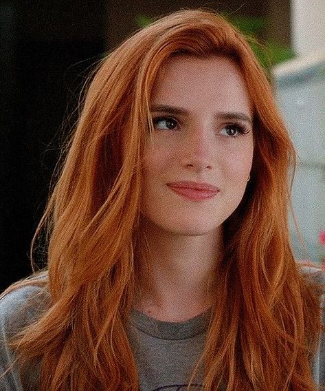 Ginger Celebrities, Bella Thorne Hair, Red Headed Actresses, Ginger Actresses, Redhead Models, She Walks In Beauty, Ginger Women, Redhead Beauty, Bella Thorne