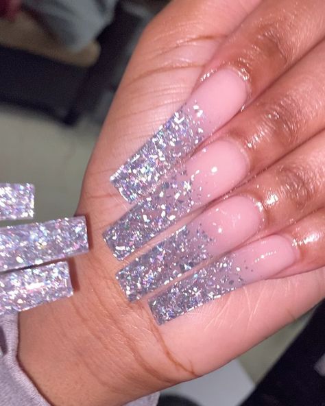 19🌻|NailTech🇭🇹🇸🇻|Karisma🦋 on Instagram: “Xl Glitter Ombré 😍✨ glitter: platinum queen @nitas.nailsgalore✨✨✨ 🦋 🦋 🦋 #nail #nails #nails💅 #nailsofinstagram #nailsoftheday…” Glitter Ombre Nails, Clear Glitter Nails, Glitter Nail Designs, Ombré Glitter, Acrylic Toes, Ombre Glitter, Ombre Nails Glitter, Edgy Nails, Classy Acrylic Nails