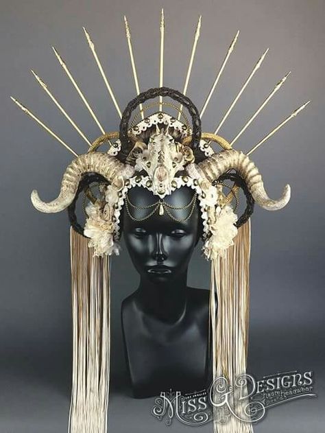 Horned Headdress, Gothic Mode, Mode Steampunk, Headpiece Diy, Diy Kostüm, Head Pieces, Dragon Age Inquisition, Fantasias Halloween, Arte Inspo