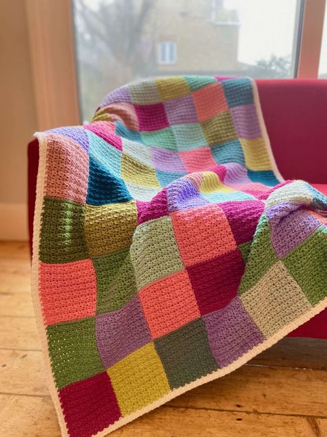 Stashbuster Squares Project – pattern for the squares - The Crochet Swirl Crochet Scrapghan, Crochet Swirl, Crochet Patchwork Blanket, Blanket Squares, Squares Blanket, V Stitch Crochet, Modern Crochet Blanket, Crochet Square Blanket, Crochet Blanket Pattern Easy