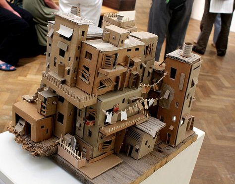 Cardboard Favela by Pamela Sullivan, photo by Tristan Brady-Jacobs Cardboard City, Cardboard Model, Cardboard Sculpture, Cardboard House, Cardboard Art, Miniature Houses, Miniature Crafts, Garden Art Diy, Miniature House