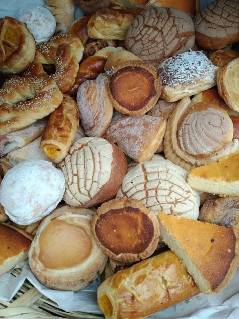 Mexican Dessert Table, Mexican Pastries, Guatemalan Recipes, Mexican Bread, Mexican Snacks, Mexico Food, Mexican Dessert, Creative Food, Pretty Food