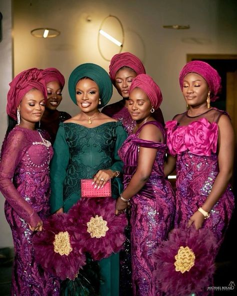 Lace Styles Asoebi, Asoebi Lace Styles, Asoebi Lace, Traditional Day, Yoruba Bride, Naija Wedding, Yoruba Wedding, Emerald Green Wedding, Emerald Green Weddings