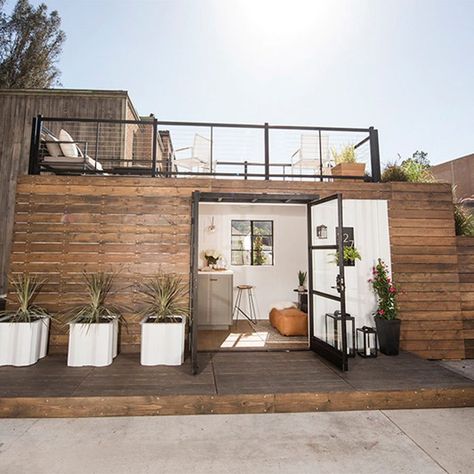 Container Tiny House, Container Home Designs, Tiny House Swoon, Tiny House Exterior, Tiny House Listings, House Design Pictures, Casa Container, Garden Architecture, Rooftop Deck