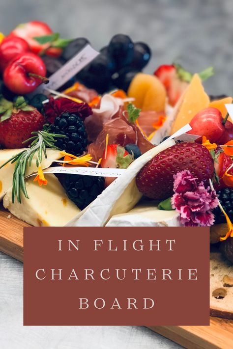 I'm so excited for my next international flight to do this! It's hard to think of something more indulgent than bringing your own charcuterie board...here's what to pack and how (i.e. without refrigeration and in a packed carry on)! #longhaulflight #travelhacks #flighthacks #vacationtips #flighttips #travelfood #travelsnacks #charcuterieboard #foodietravel Airplane Meals Long Flights, Airplane Charcuterie Board, Airplane Snacks Long Flights, Travel Charcuterie Board, Travel Charcuterie, Plane Snacks, Charcuterie Lunch, Airplane Snacks, Cheap Travel Hacks