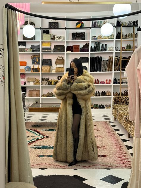 Big Fur Coat, Luxe Aesthetic, Fur Coat Outfit, Skai Jackson, Dinner Outfits, Winter Fits, Coat Outfits, Mode Inspo, Fashion Killa