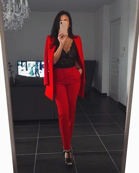 Chique Outfits, Woman Suit Fashion, Red Suit, Red Pants, Looks Chic, Work Outfits Women, Fancy Outfits, Professional Outfits, Business Attire