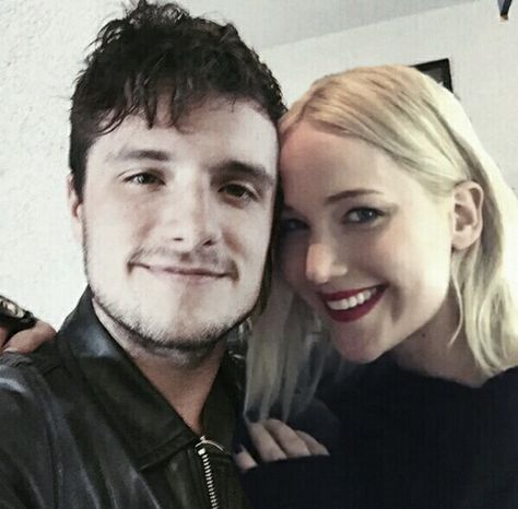 Josh and Jennifer Hutcherson Josh Hutcherson And Jennifer Lawrence, Josh And Jennifer, Hunger Games Peeta, Hunger Games Cast, Hunter Games, Hunger Games Movies, Hunger Games Fandom, Katniss And Peeta, Hunger Games 3