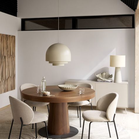 Round Extendable Dining Table, Scandinavian Dining Room, Japandi Interiors, Apartment Dining Room, Round Dining Room, Dinning Room Design, Dining Room Style, Living Room Decor Inspiration, Dining Room Interiors