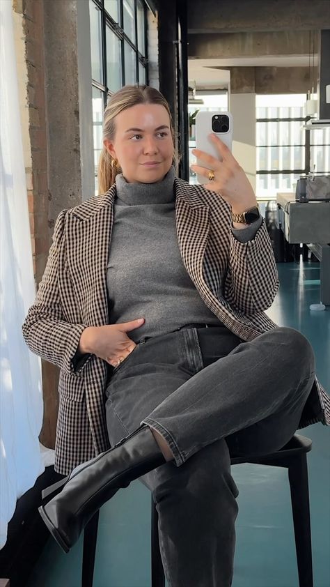 MOLLIE CAMPSIE | Today’s meeting outfit 💻📈🎧 #workwear #midsize #outfitidea | Instagram Mollie Campsie Outfits, Midsize Smart Casual, Classy Midsize Outfits, Office Autumn Outfits, Psychologist Aesthetic Outfit, Midsize Corporate Outfits, Midsize Professional Outfits, Workwear Midsize, Midsize Business Casual Outfits