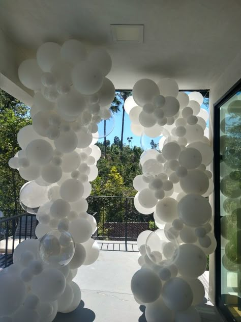 Prom Cloud Theme, Storm Theme Party, On Cloud 9 Prom Theme, Cloud 9 Prom Theme, White Cloud Balloon Garland, Cloud 9 Bridal Shower Balloon Arch, Daiyan Trisha, White Balloons In The Sky, Valentines Ball