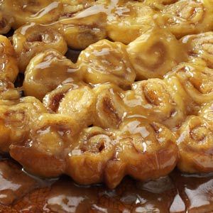 Mini Caramel Rolls Recipe from Taste of Home -- shared by Kayla Wiegand, Congerville, Illinois Caramel Rolls Recipe, Pull Aparts, Pillsbury Crescent, Caramel Rolls, Baked Rolls, Roll Recipes, Crescent Roll Recipes, Holiday Goodies, Crescent Roll