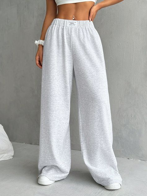 SHEIN EZwear Women's Leisure Patch Detail Wide-Legged Cropped PantsI discovered amazing products on SHEIN.com, come check them out! Cute Sweatpants, Wide Leg Sweatpants, Cropped Pants Women, Casual Sweatpants, Versatile Outfits, Womens Sweatpants, Women Pants Casual, Women's Pants, Inspiration Mode