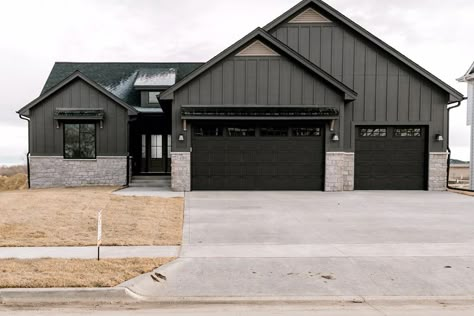 Black Birch Homes & Design on Instagram: “Go bold or go home 🖤 . . 📸 @classicgrayhome” Black Birch Homes, Updated Living Room, Siding Colors, Brick Exterior House, Living Room Update, House Plans Farmhouse, Flipping Houses, Exterior House Colors, Paint Colors For Home