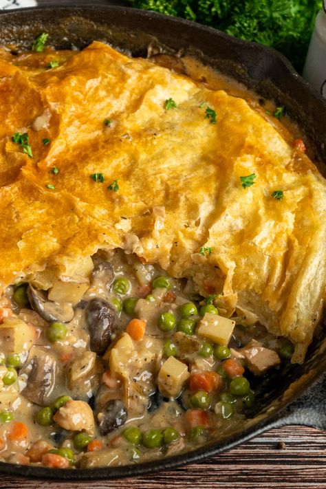 Easy Puff Pastry Chicken Pot Pie - The Cooking Duo Chicken Pot Pie Recipe Pioneer Woman, Chicken Pot Pie Recipe Puff Pastry, Pioneer Woman Chicken Pot Pie, Chicken Pie Recipe Easy, Pot Pie Recipe Easy, Puff Pastry Chicken, Easy Puff Pastry Recipe, Chicken Pie Recipe, Chicken Pot Pie Filling