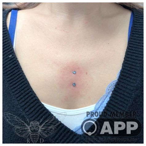 Fresh surface bar piercing on the sternum from Rachael Dancer Sternum Piercing Dermal, Dermal Ideas, Surface Bar Piercing, Sternum Piercing, Microdermal Piercing, Bar Piercing, Tattoos And Piercings, Belly Button Rings, Beautiful Jewelry