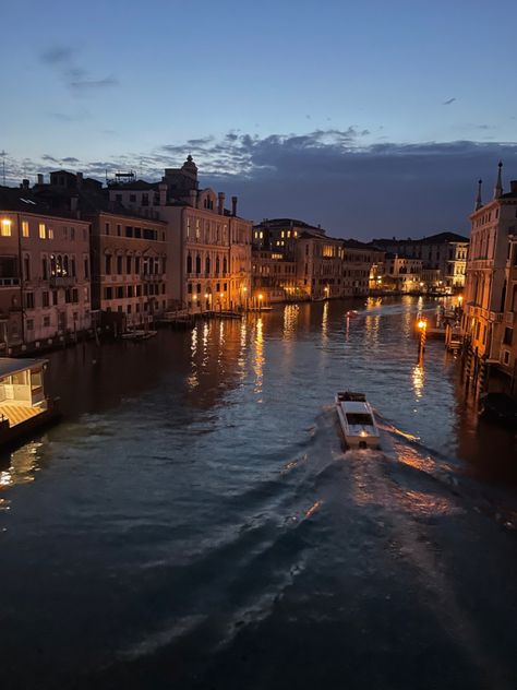 Venice Italy Aesthetic Night, Venice Night, Venice Wallpaper, Venice Aesthetic, Venice Trip, Italia Aesthetic, Venice Photography, Pretty Views, Catch Flights