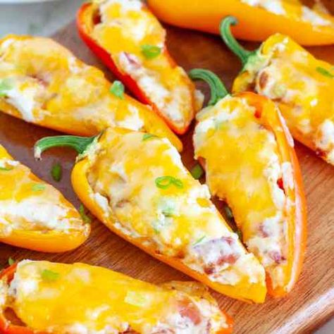 Classic Spinach Dip Recipe, Cream Cheese Stuffed Peppers, Sweet Pepper Recipes, Mini Peppers, Spinach Dip Recipe, Chipped Beef, Banana Peppers, Cheese Stuffed Peppers, Stuffed Mini Peppers