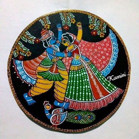 Tikuli Art Painting, Tikuli Art, Madhubani Designs, Phad Painting, Painting Folk Art, Art Krishna, Round Painting, Warli Art, Painted Clothing