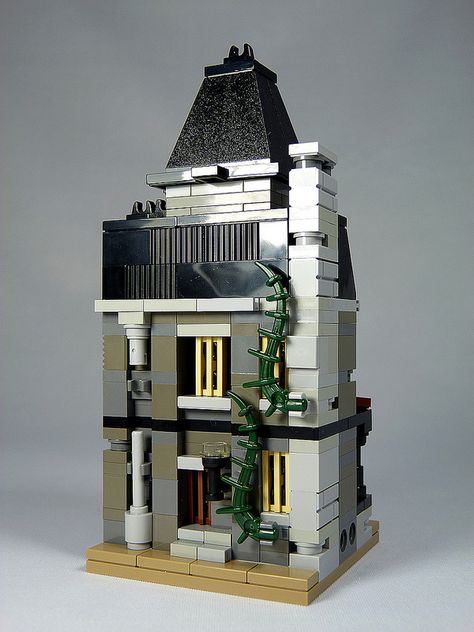 LEGO Mini Modulars - MOC: "Haunted House" | by moctown Haunted House Model, Best Haunted Houses, Lego Halloween, Lego Christmas, Micro Lego, Lego Boards, Lego Modular, Lego Mini, Lego Castle