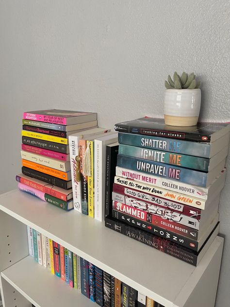 Genre Aesthetic, Dream Apartment Aesthetic, Book Astethic, Bookshelf Inspiration, Prettiest Celebrities, Reading Motivation, Library Aesthetic, Aesthetic Books, Book Annotation