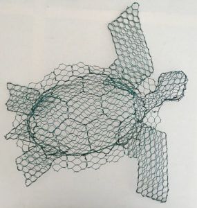 Turtle Sculpture - http://www.chickenwired.com/turtle-sculpture/ Wire Turtle, Chicken Wire Sculpture Diy, Chicken Wire Sculpture, Sculptures Sur Fil, Barbed Wire Art, Waste Art, Wire Creations, Turtle Sculpture, Wire Art Sculpture