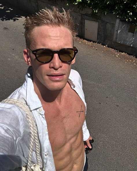 Cody Simpson, Boyfriend Material, Quick Saves